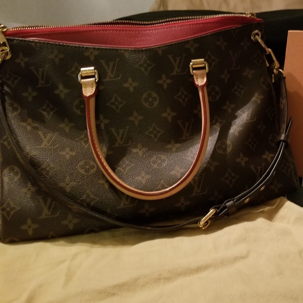 Louis Vuitton purse